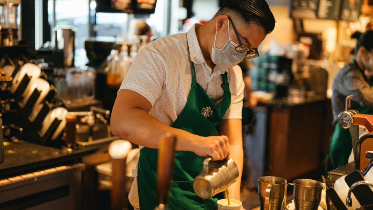 Η Starbucks ανακοίνωσε μέτρα υπέρ των εργαζομένων της