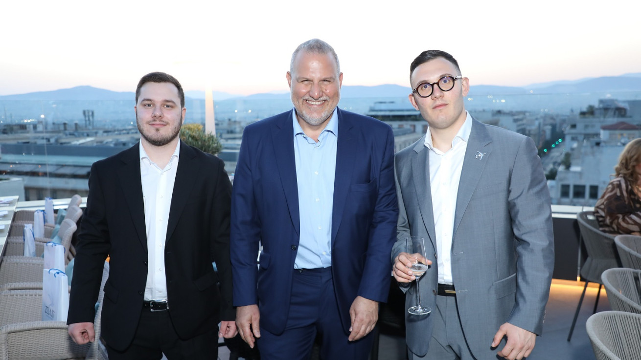 Το λαμπερό δείπνο της Zela Jet στο Μαγευτικό Roof Top του Athens Capital Hotel