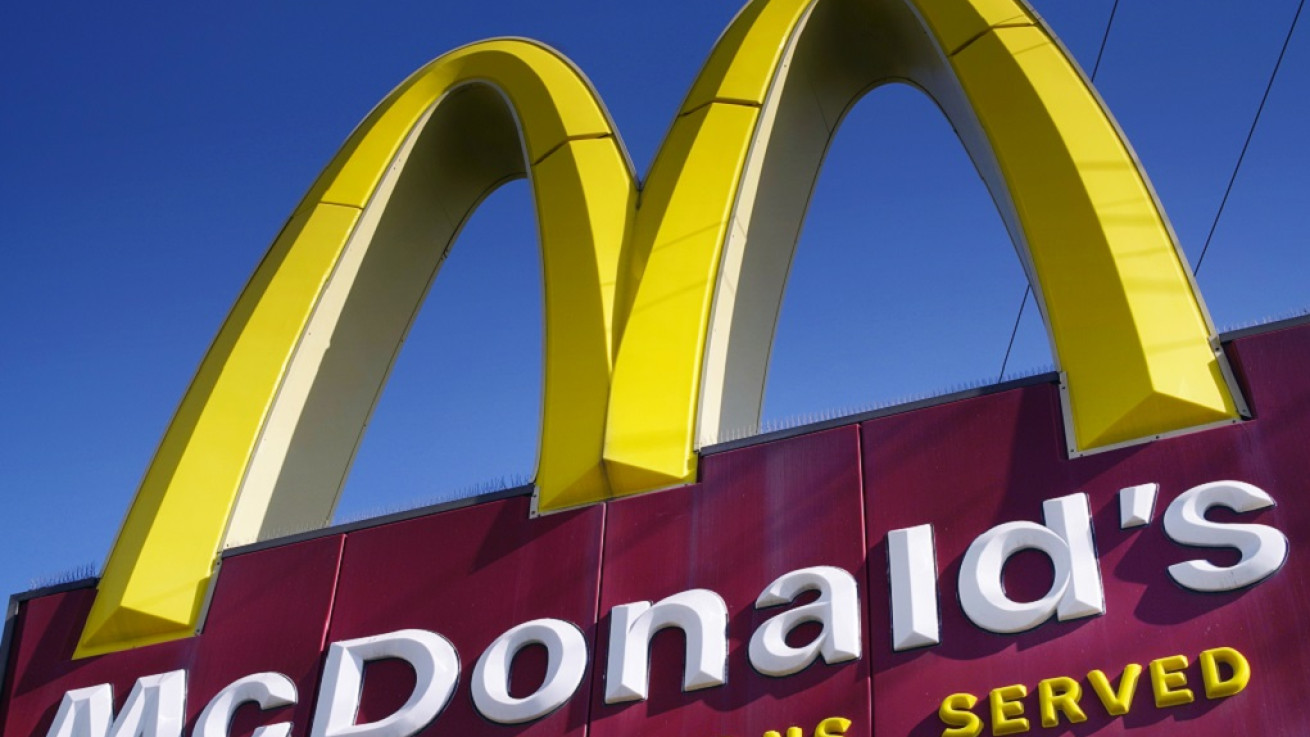 McDonald’s: Γιατί ο αμερικανικός κολοσσός προχωρεί σε ανακατατάξεις διοικητικών θέσεων