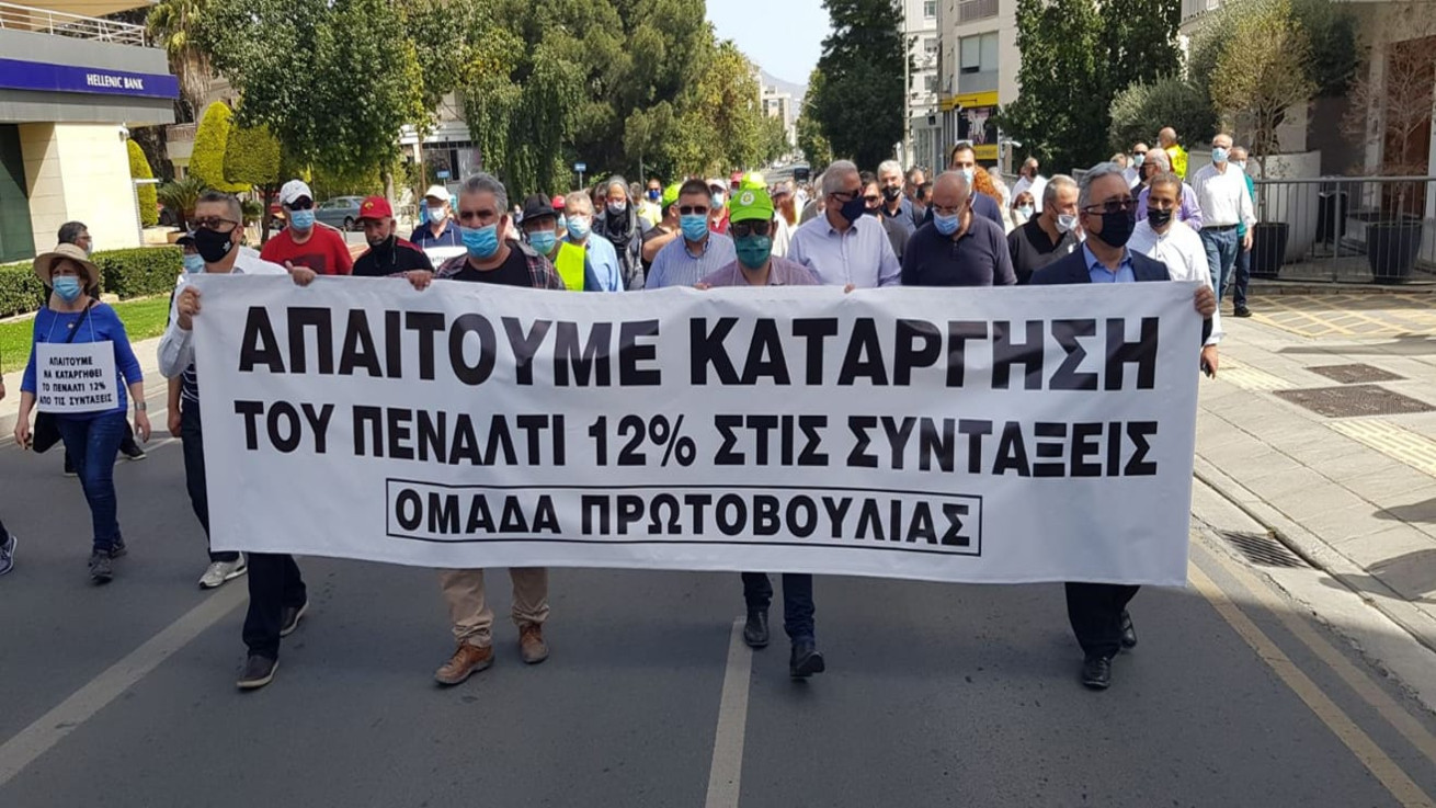 Στο τραπέζι το πέναλτι του 12% και οι συλλογικές συμβάσεις