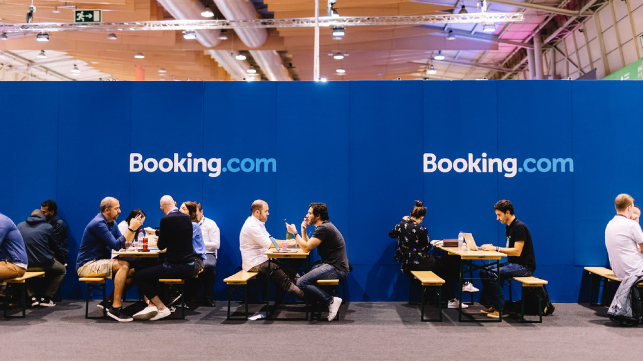 Booking: Έχασε τη δικαστική μάχη με τους ξενοδόχους – Τι σημαίνει για τις κρατήσεις