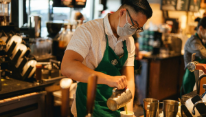 Η Starbucks ανακοίνωσε μέτρα υπέρ των εργαζομένων της