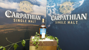 Το Carpathian Single Malt Whisky παρουσιάζει την «Κουμανταρία»