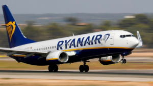 Ryanair: Ψαλίδι στους στόχους για την επιβατική κίνηση λόγω Boeing