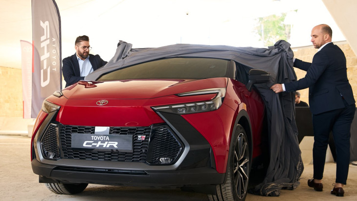 Αποκαλύφθηκε το ολοκαίνουργιο Toyota C-HR, το νέο θαύμα της Toyota!