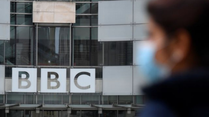 BBC: Σε συνομιλίες με Big Tech για συμφωνία στην τεχνητή νοημοσύνη