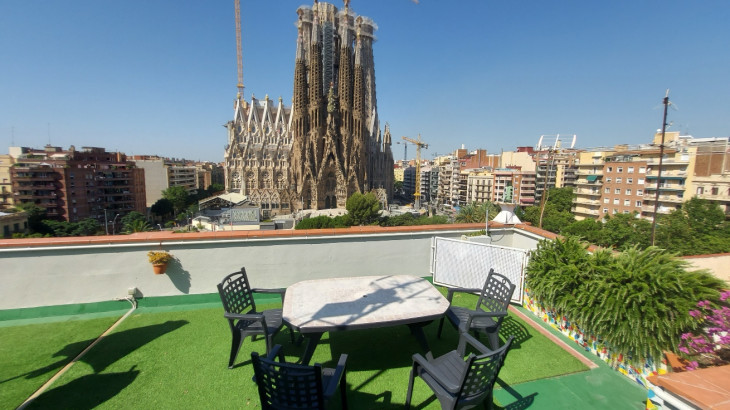 Τέλος στα Airbnb από το 2028 βάζει η Βαρκελώνη