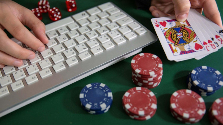 Σαρώνουν οι διαδικτυακές πλατφόρμες τυχερών παιχνιδιών