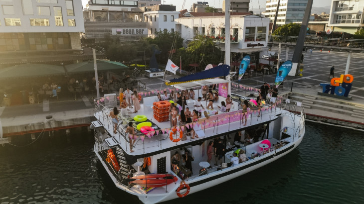 Undiz x Nyx Professional Makeup το υπέροχο boat party κάτω από το ηλιοβασίλεμα